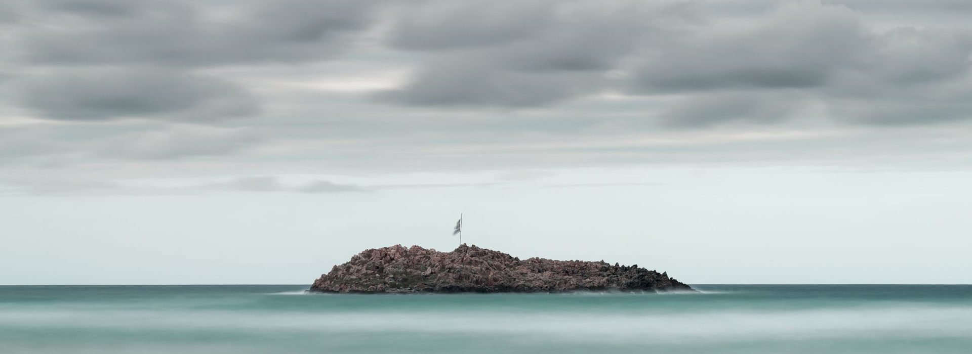 A long grey sea horizon